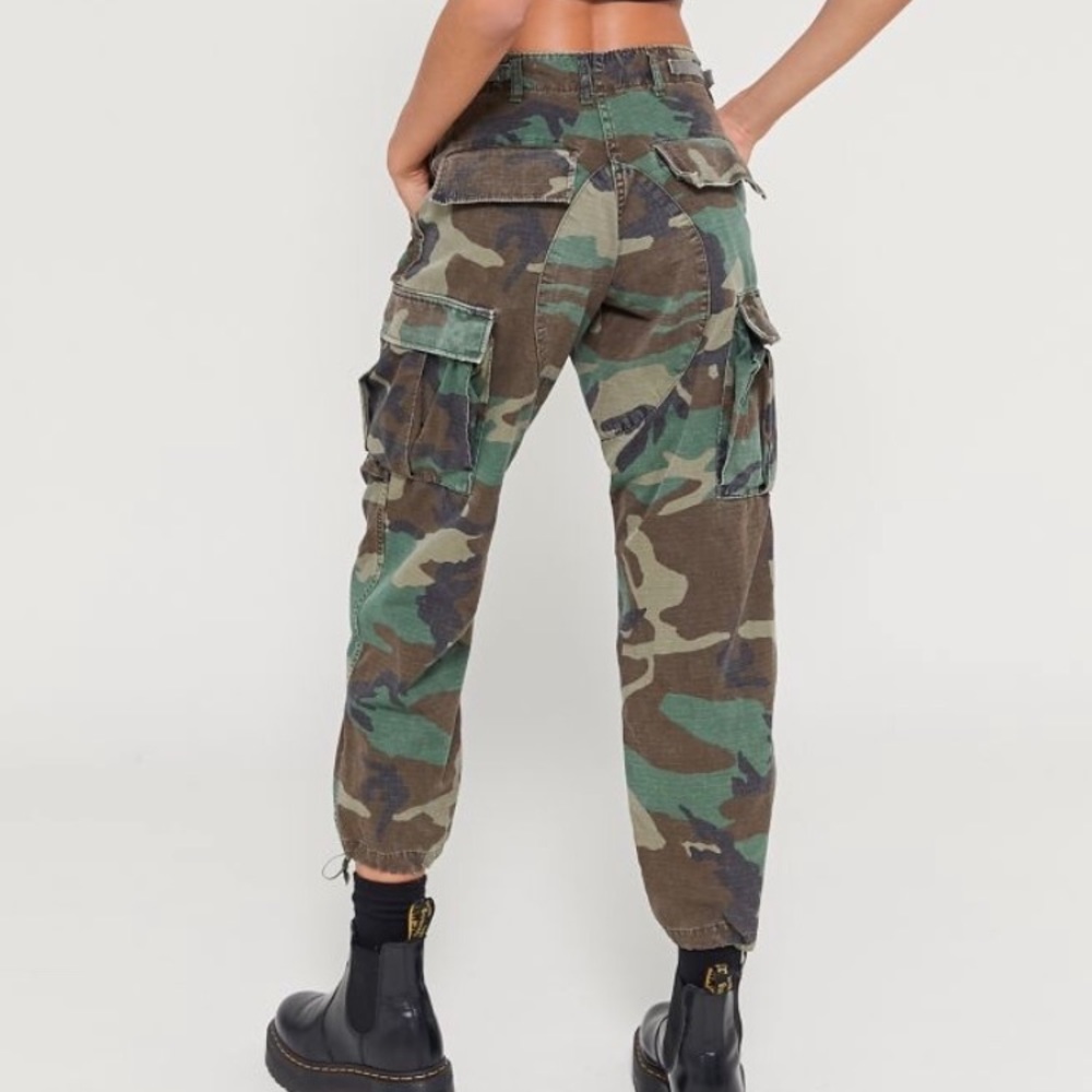 Urban Outfitters Army Green Camo Pants💚 - Picture 3 of 5